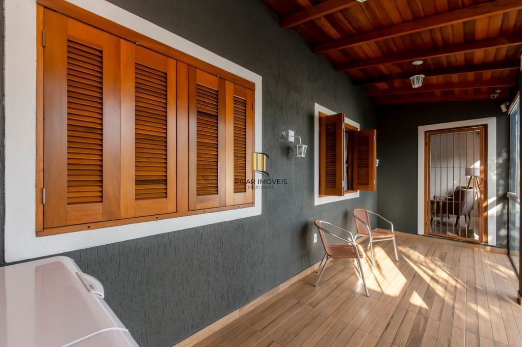 Casa de 2 dormitórios à venda no Bairro na Lomba do Pinheiro - Porto Alegre