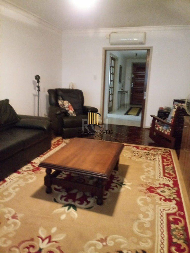 Apartamento com 03 dormitórios, churrasqueira e vaga de garagem no Menino Deus