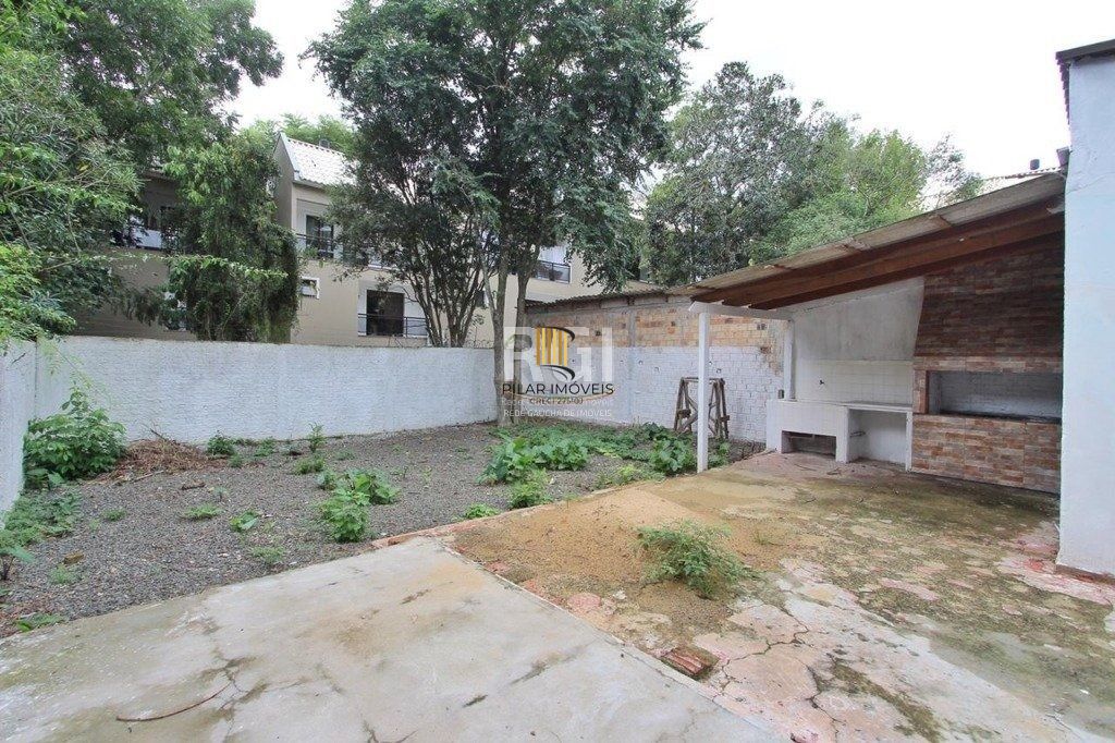 Casa 6 dormitórios no bairro Teresópolis