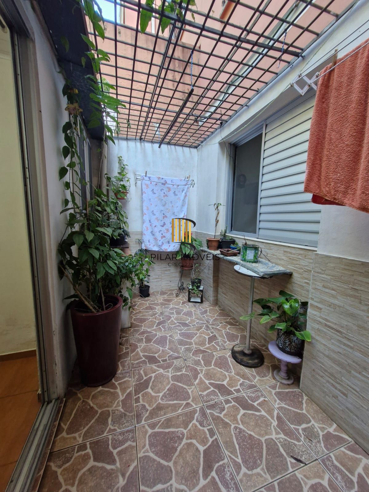 Apartamento Garden térreo, com 2 dormitórios, localizado no Bairro Teresópolis.