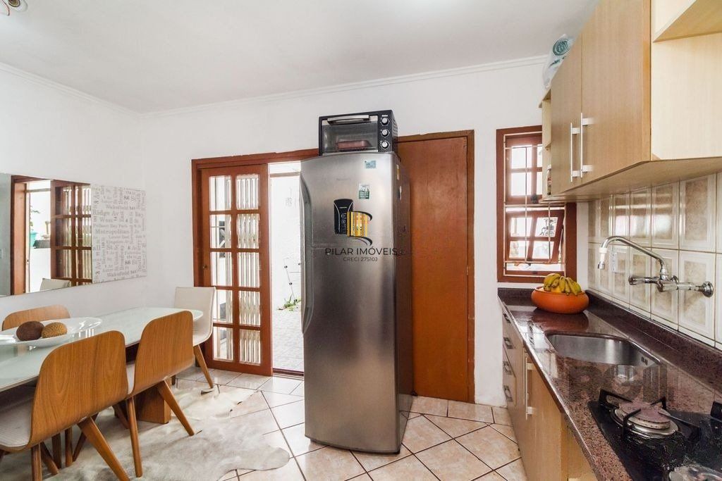 Casa de 117m² - 3 dormitórios e 1 vaga no bairro Hípica