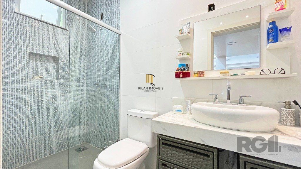 Excelente casa 03 dormitórios sendo 01 suíte com jacuzzi, 03 banheiros,  03 vagas, próxima a Av. Vicente Montéggia