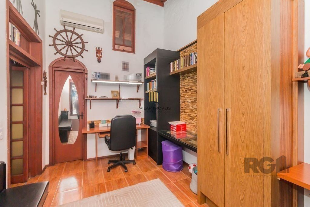Casa de 2 dormitórios, no bairro Bom Jesus