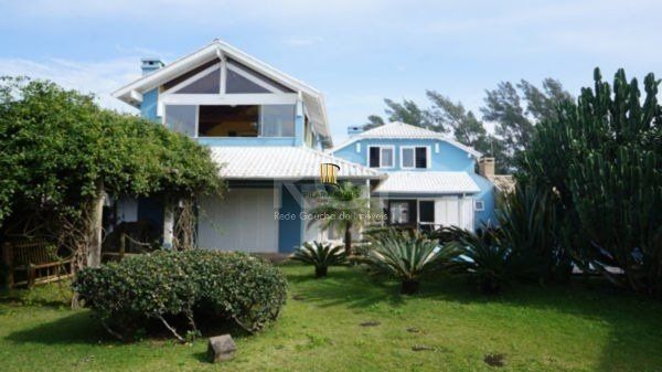 Casa para Venda - 500m², 7 dormitórios, sendo 2 suites, Atlântida - Pilar Imóveis
