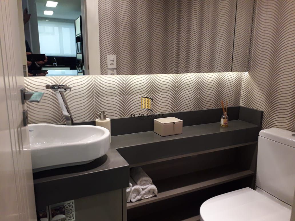 Apartamento na Bela vista com 3 suites, 4 garagens, 1 apartamento por andar.