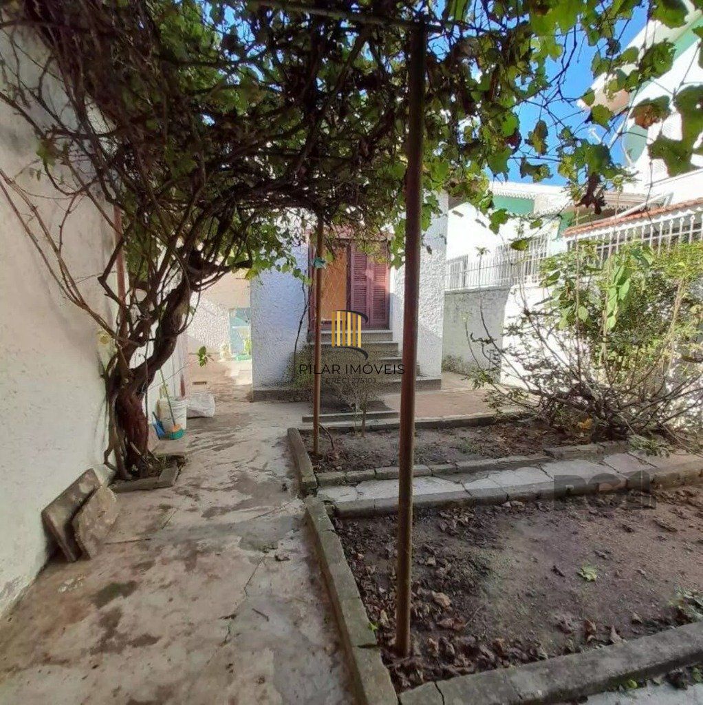 Casa 3 Dormitório(s) Bairro Teresópolis