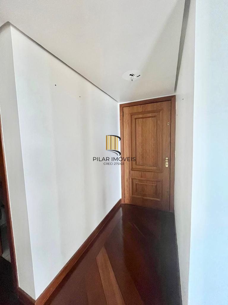 Apartamento de 4 dormitórios e 184m² à venda em Menino Deus, Porto Alegre.
