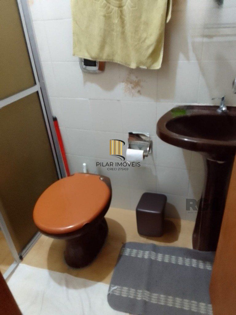 Casa de 4 quartos com 243,58m² no Bairro Lomba do Pinheiro