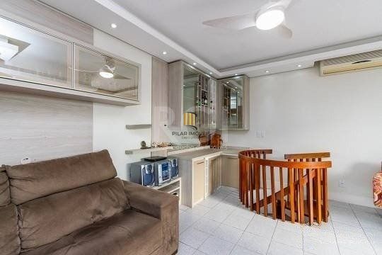 EXCELENTE COBERTURA COM 2 DORMITÓRIOS, PISCINA E 1 VAGA DE GARAGEM.