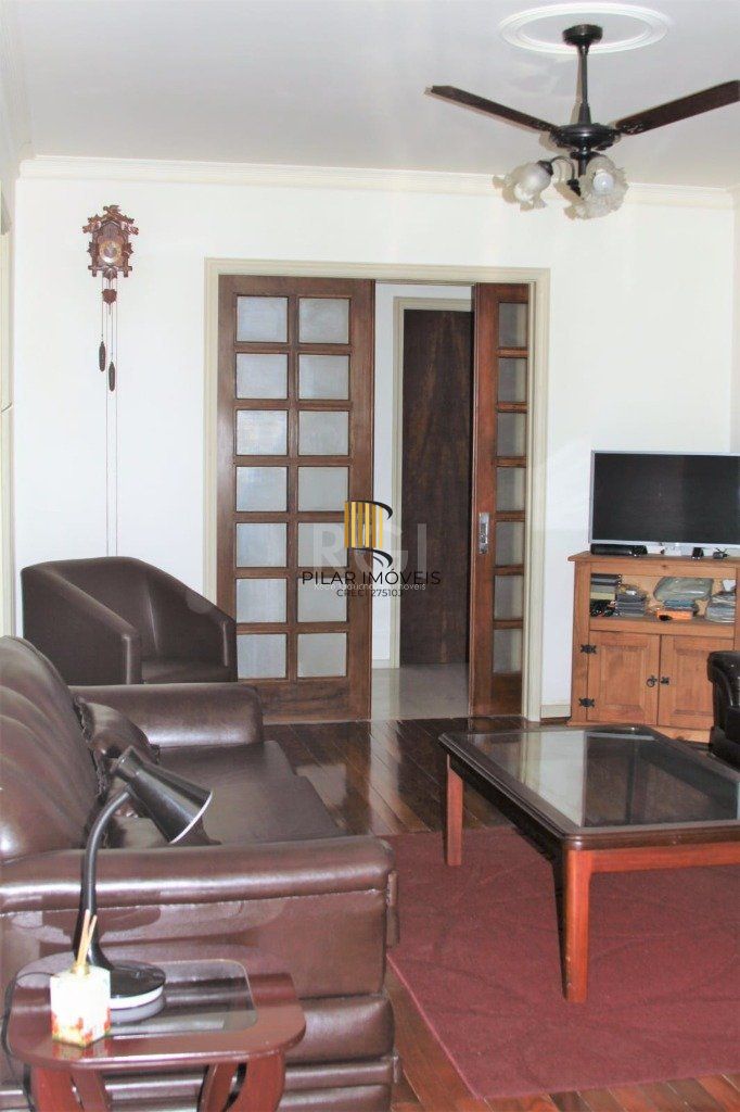 Apartamento com 03 dormitórios, churrasqueira e vaga de garagem no Menino Deus