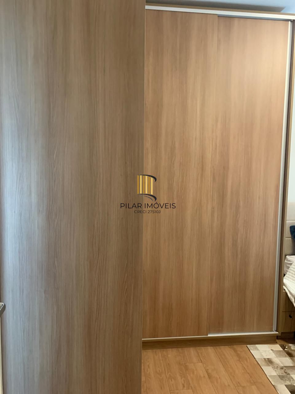 Apartamento de 2 dormitórios com 1 vaga de garagem escriturada, na Rua Dom Vital, Bairro Glória.