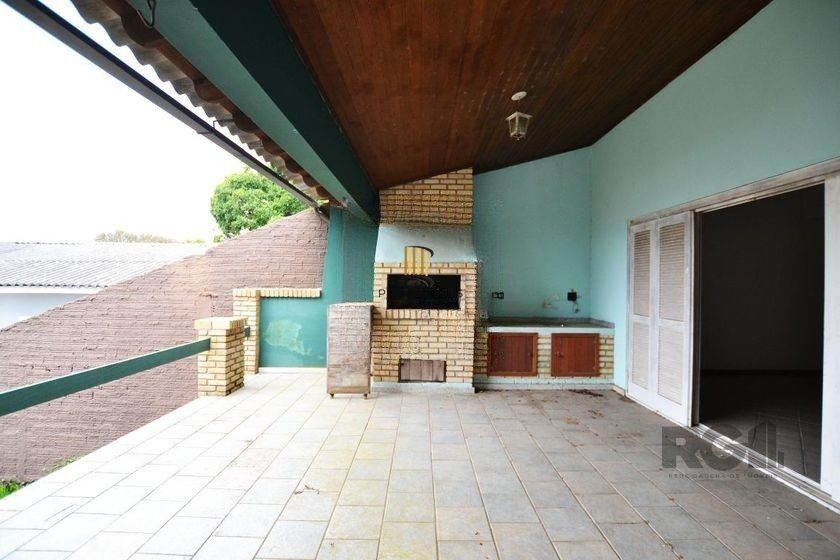 Casa de 200m² - 4 dormitórios, 4 vagas no bairro Espírito Santo