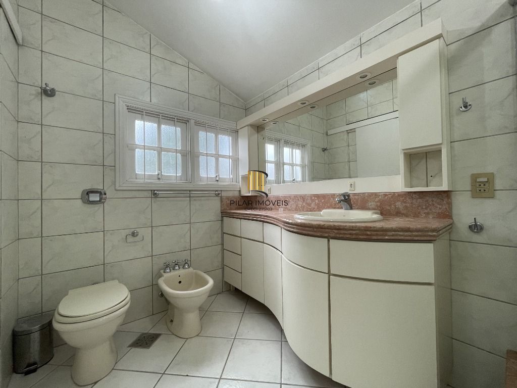 Casa 6 dormitórios no bairro Partenon