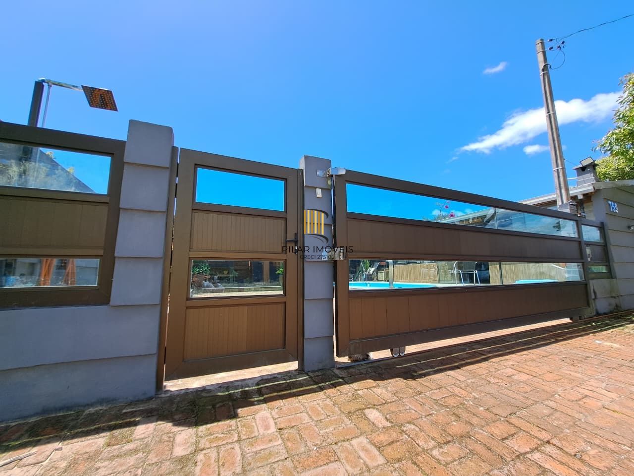 Casa com 04 dormitórios e piscina na praia de Imbé/ RS.