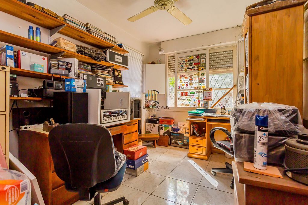 Casa de 6 dormitórios à venda No Bairro Jardim do Salso - Porto Alegre