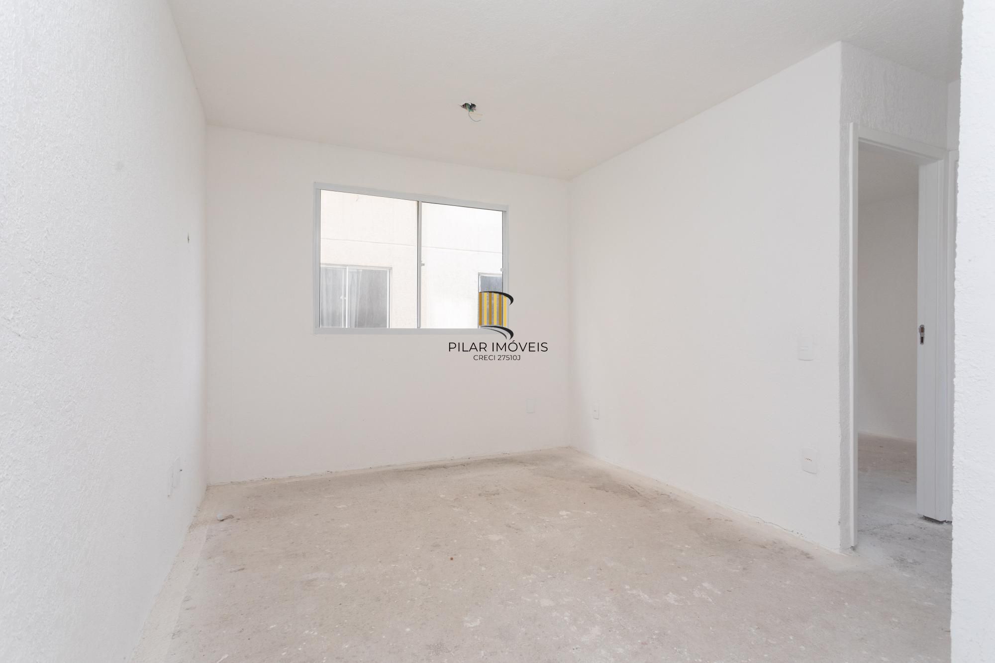 Apartamento á venda de 2 dormitórios no Bairro Protásio Alves.