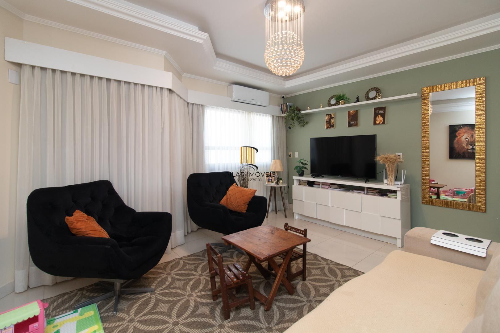 Casa de 03 dormitorios com suite e piscina no bairro Hipica - Porto alegre/Rs