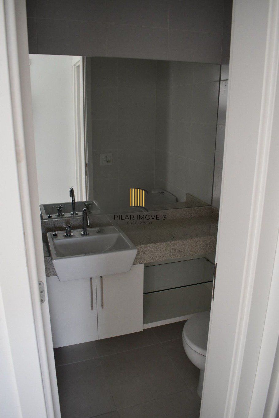 Apartamento com 3 quartos e 79m² à venda em Passo da Areia, Porto Alegre. Rua Bezerra De Menezes, Passo Da Areia, Porto Alegre