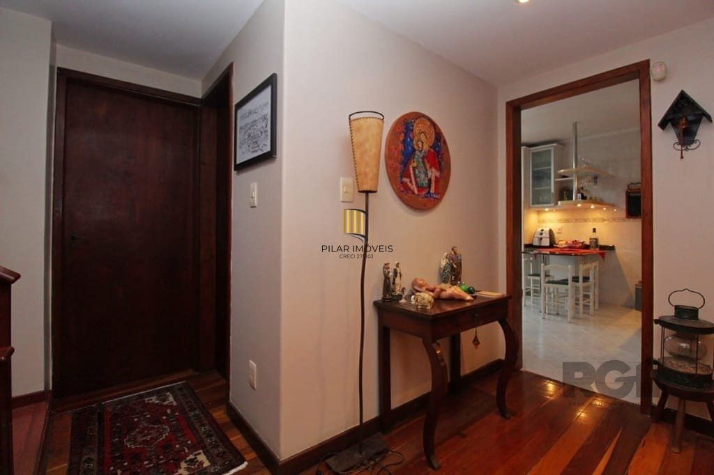 Casa de 275m² - 3 dormitórios e 3 vagas no bairro Coronel Aparício Borges