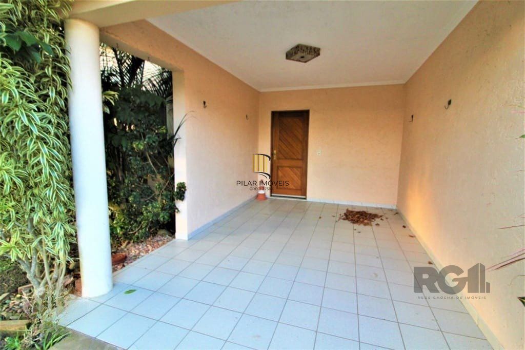 Casa em condomínio 111m² - 3 dormitórios sendo 1 suíte e 4 vagas no bairro Espirito Santo