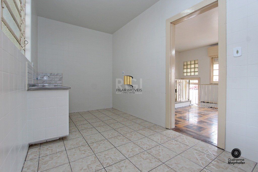 Casa para Venda - 233m², 4 dormitórios, 5 vagas - Nonoai