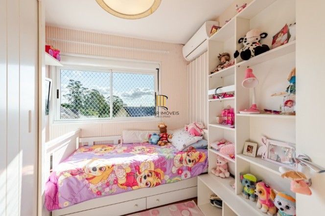 Casa em Condomínio à venda com 4 dormitórios, 248m² e 4 vagas no bairro Teresópolis, em Porto Alegre .