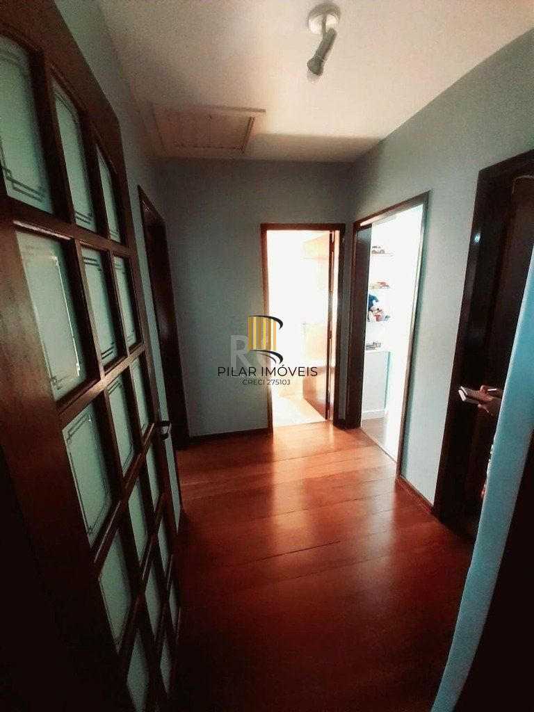 Casa para Venda - 260m², 4 dormitórios, sendo 1 suites, 4 vagas - Nonoai