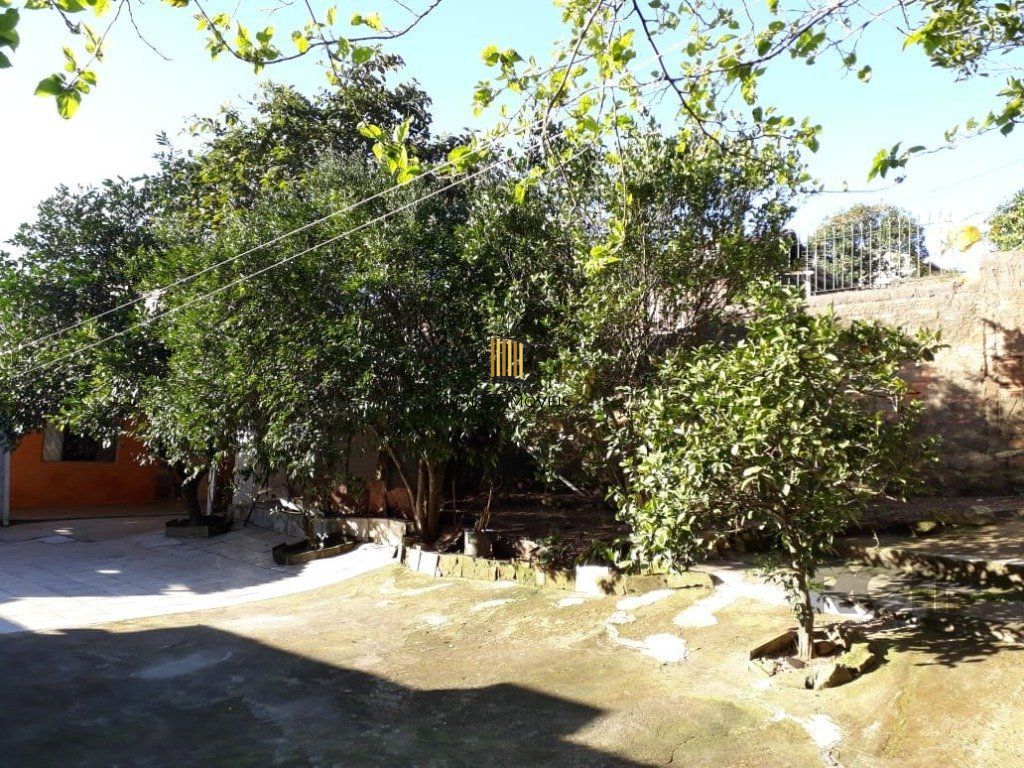 Casa de 3 dormitórios, no bairro Lomba do Pinheiro