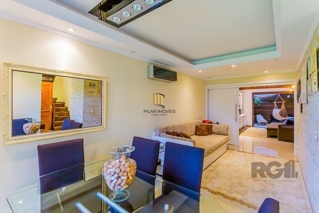 Casa em condomínio de 155m², 3 dormitórios, 4 vagas no bairro Espírito Santo