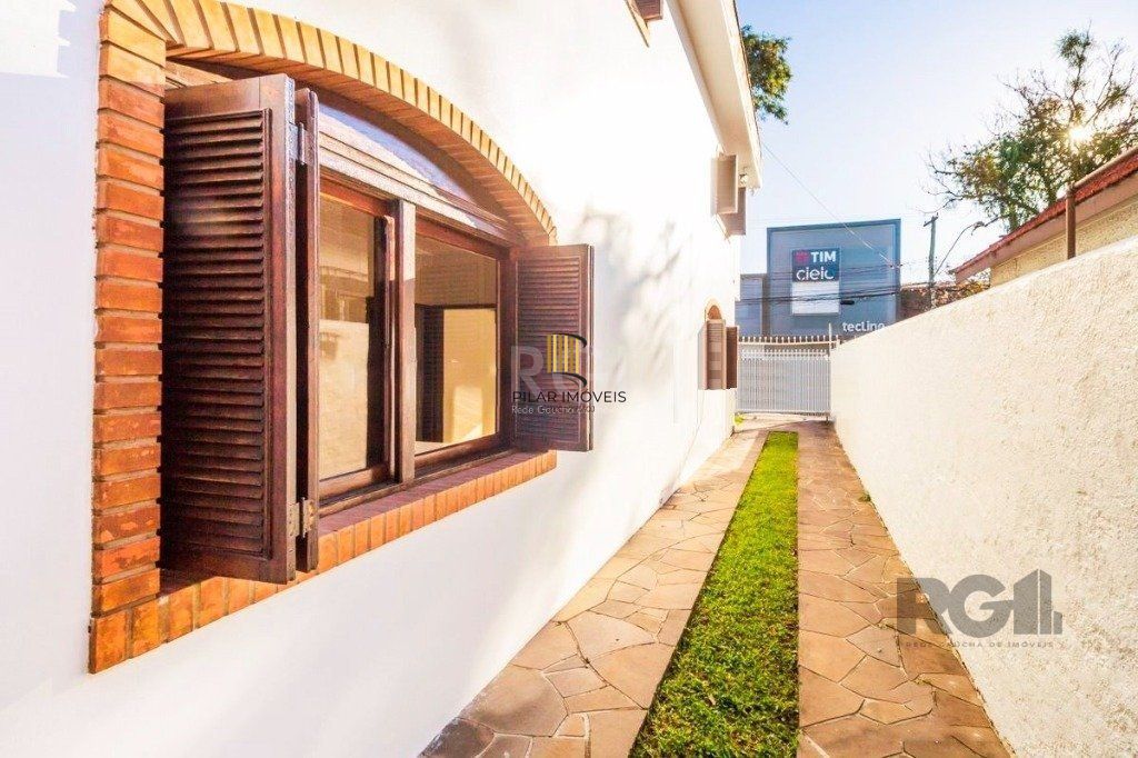 Casa de 266m² - 5 dormitórios, 5 vagas no bairro São João