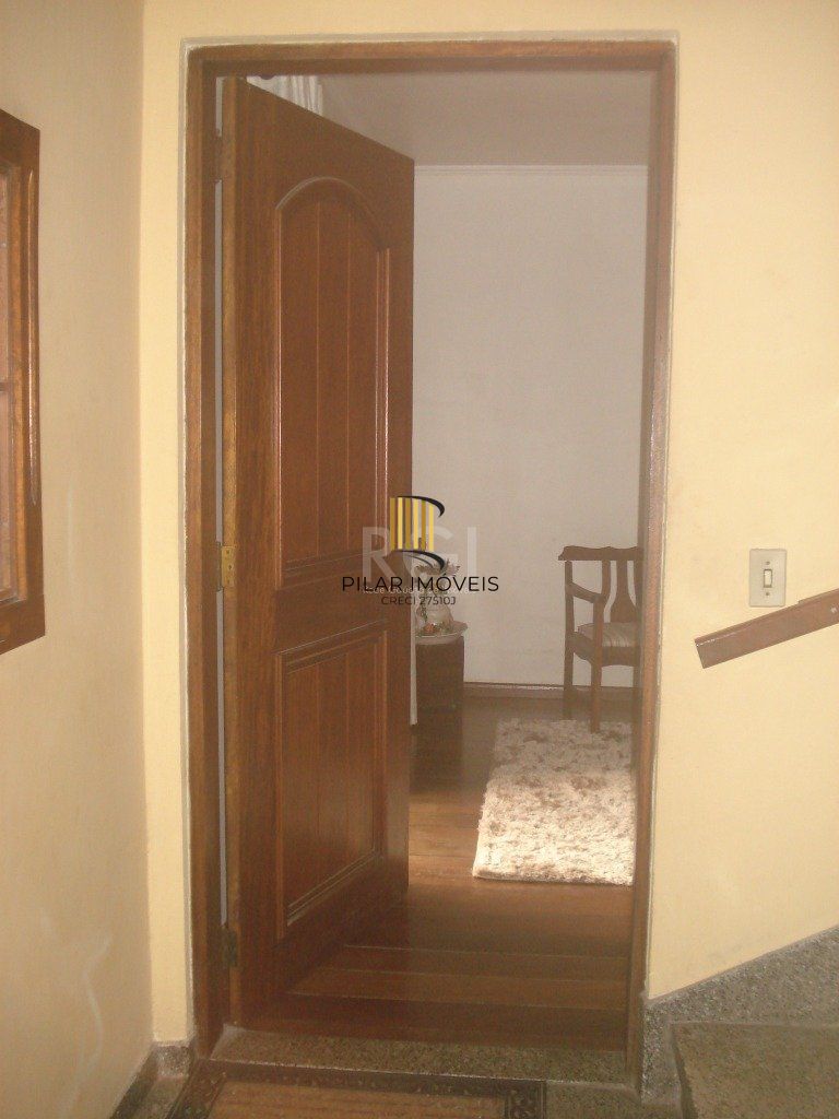 Casa para Venda - 500m², 6 dormitórios, sendo 2 suites, 4 vagas - Glória