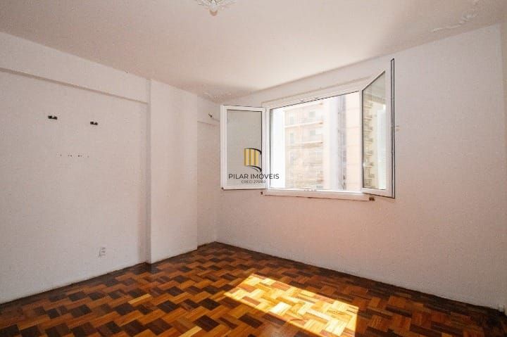 Apartamento com 3 dormitorios e suíte no Centro de Porto Alegre-RS.