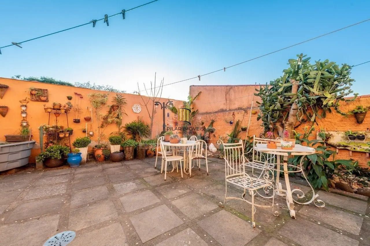 Casa de 3 dormitórios com 206m² à venda no Bairro Santa Tereza.