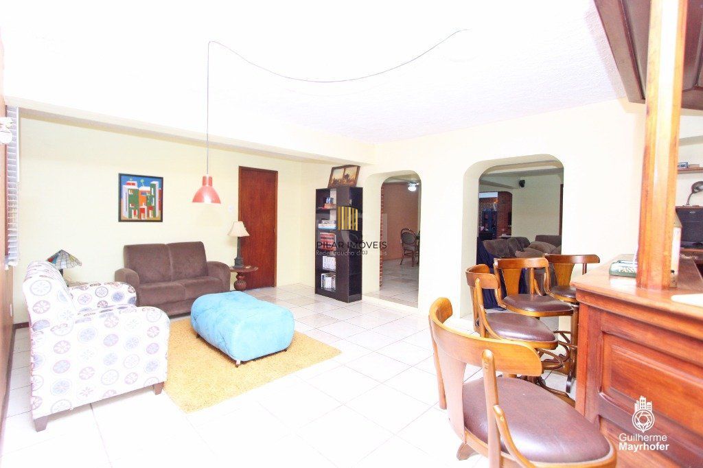 Casa para Venda - 500m², 5 dormitórios, sendo 2 suites, 5 vagas - Menino Deus
