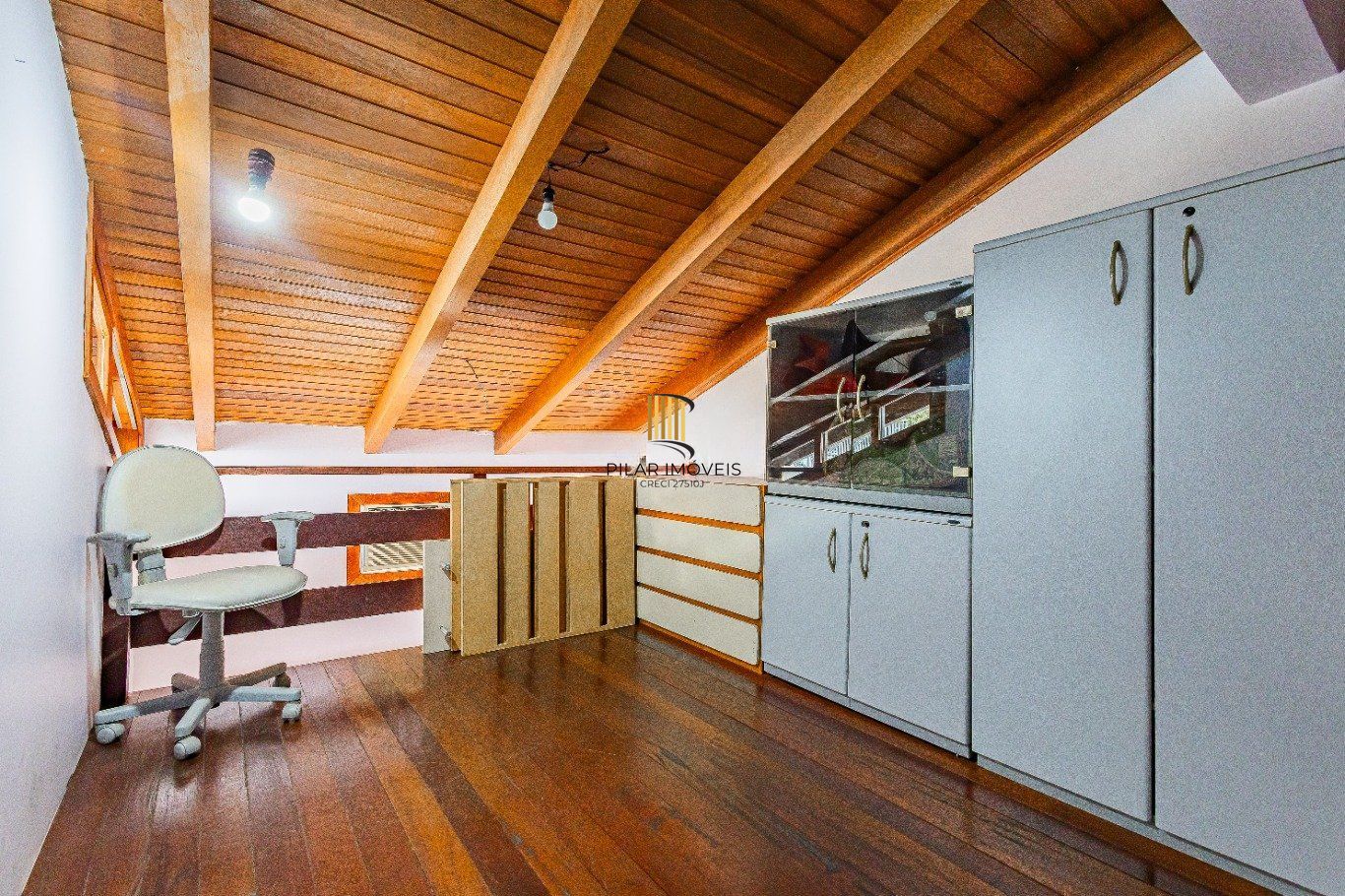 Casa de 4 dormitórios e 208m² à venda no Bairro Jardim Botânico, Porto Alegre.