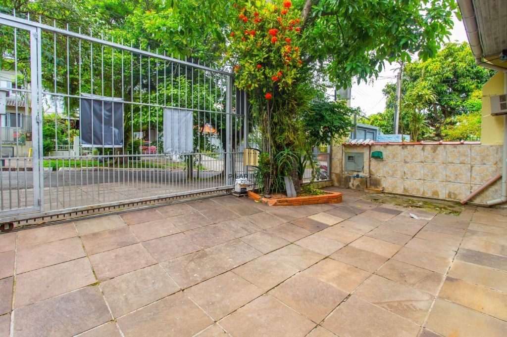 Casa com 3 dormitórios, 1 vaga e 74m² no bairro Cristo Redentor