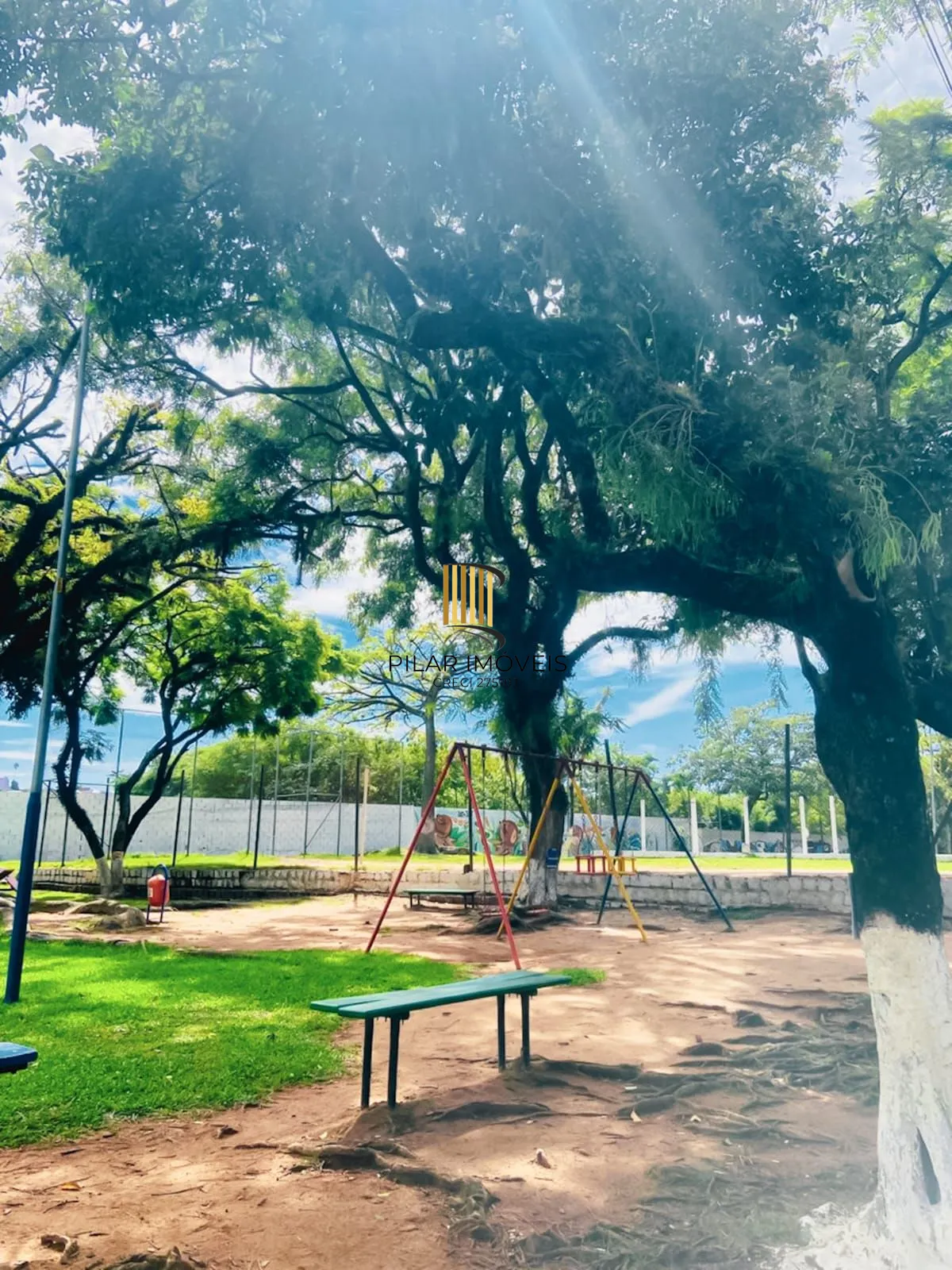 APTO DE 1 DORM, EM ANDAR ALTO, BEM ILUMINADO E AREJADO, COM BOX ROTATIVO. PROXIMO À TERCEIRA PERIMETRAL