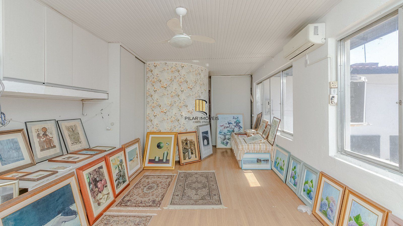 Excelente casa de 308 m² com 4 suítes e 4 vagas de garagem.