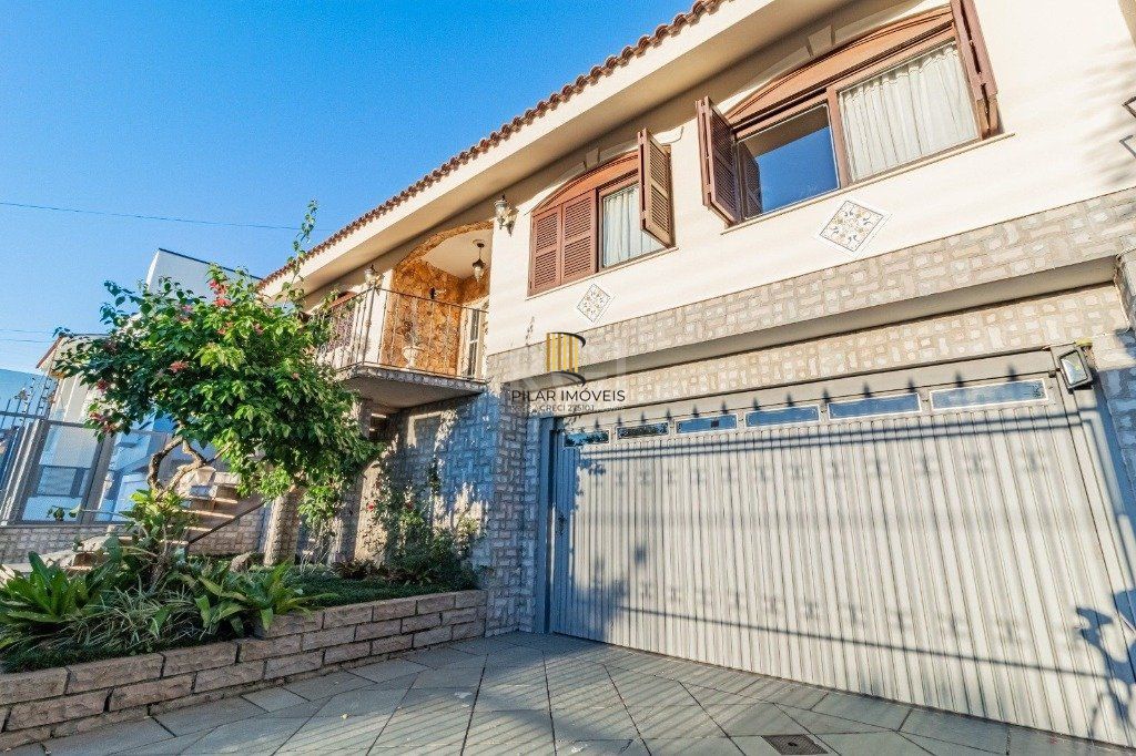 Casa de 3 dormitórios e 4 vagas de garagem no bairro Jardim Itu