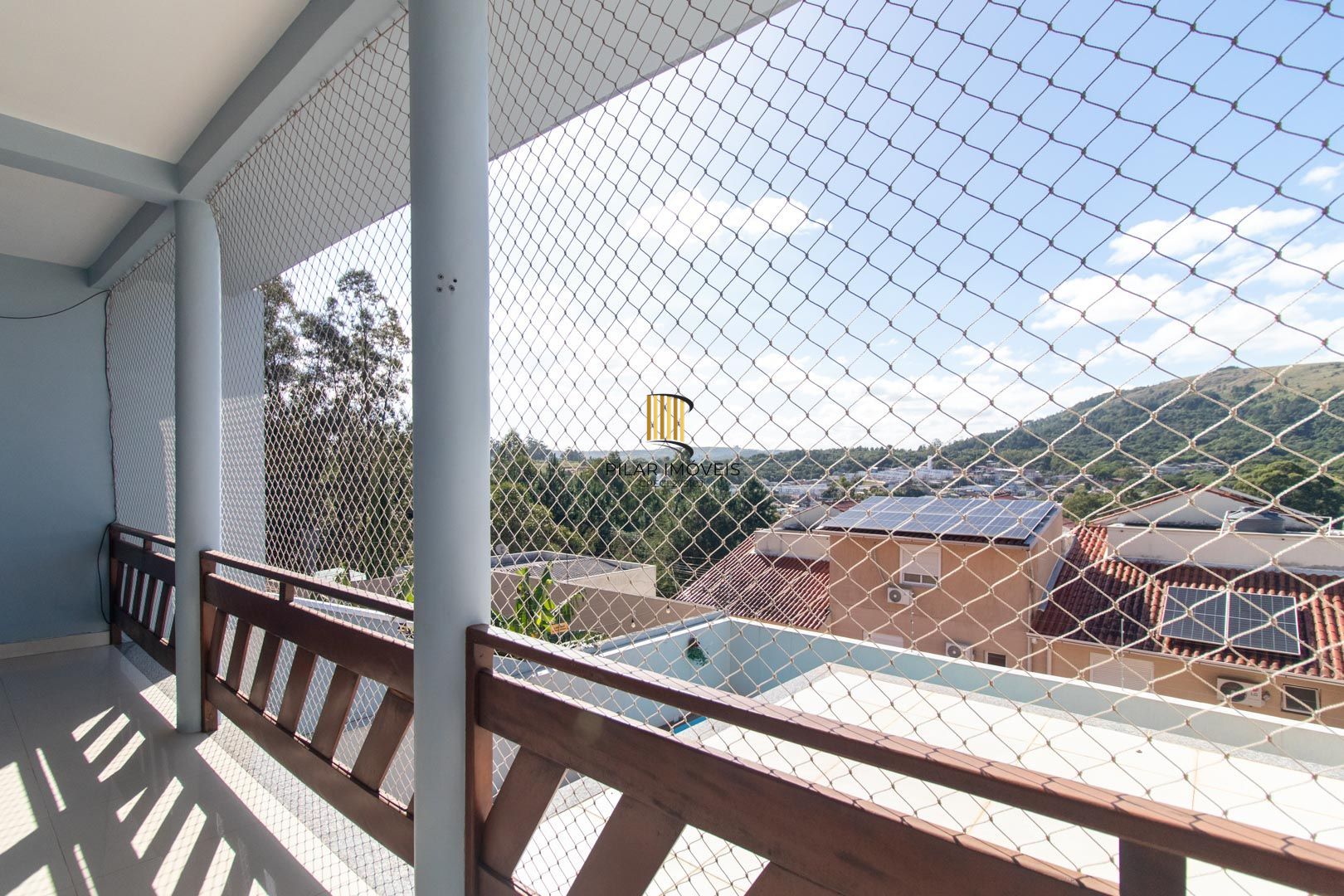 Casa de 03 dormitorios com suite e piscina no bairro Hipica - Porto alegre/Rs