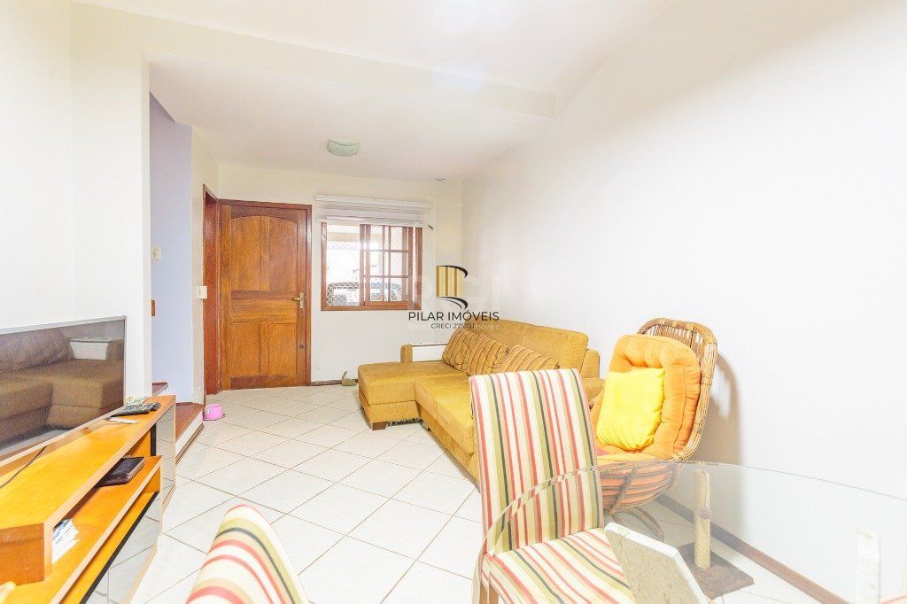Casa 160m² - 3 dormitórios, 1 suíte, churrasqueira, terraço e 2 vagas de garagem no Guarujá