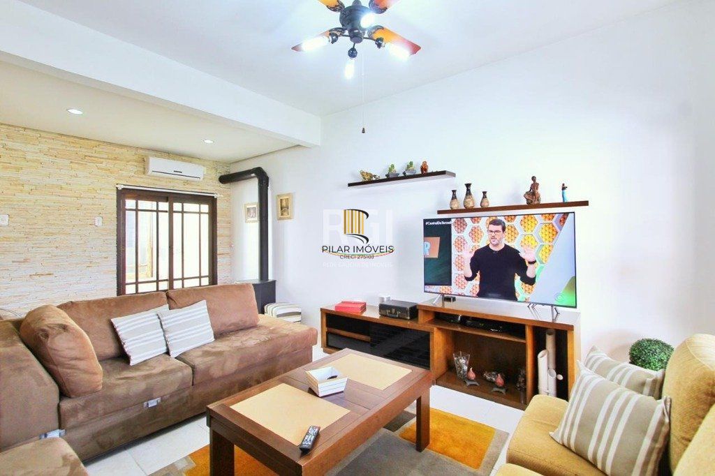 Casa para Venda - 260m², 5 dormitórios, sendo 2 suites, 4 vagas - Teresópolis