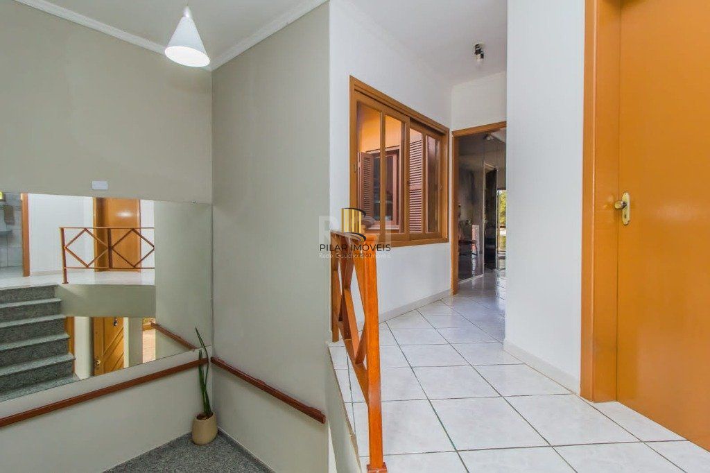Casa para Venda - 300m², 4 dormitórios, sendo 1 suites, 3 vagas - Santa Isabel