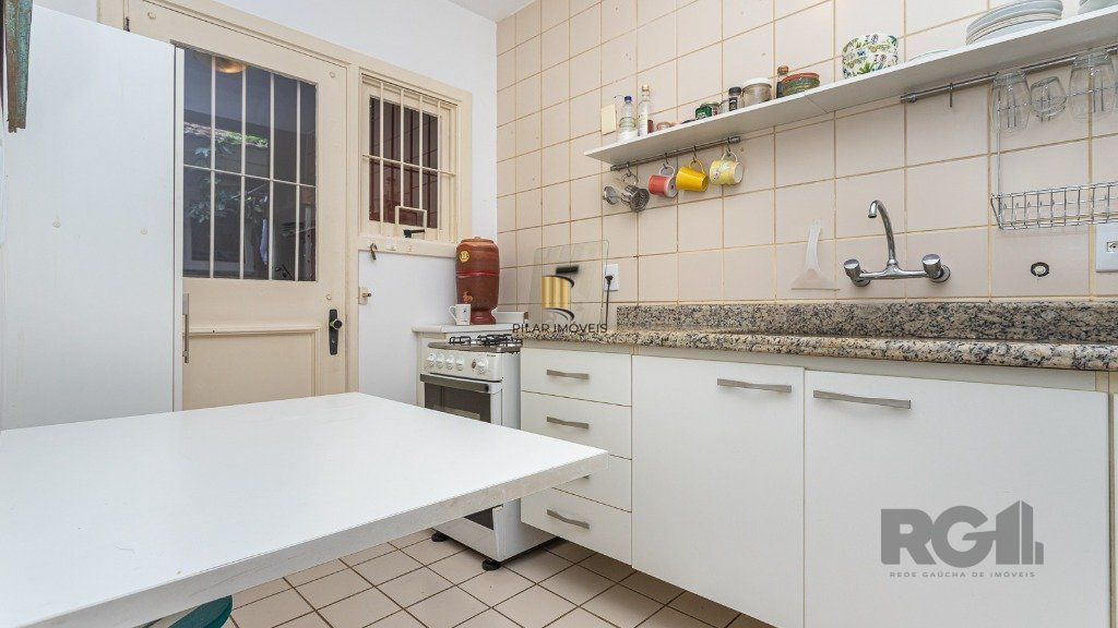 Casa em condomínio de 109m² - 3 dormitórios, 1 suíte e 1 vaga no bairro Teresópolis