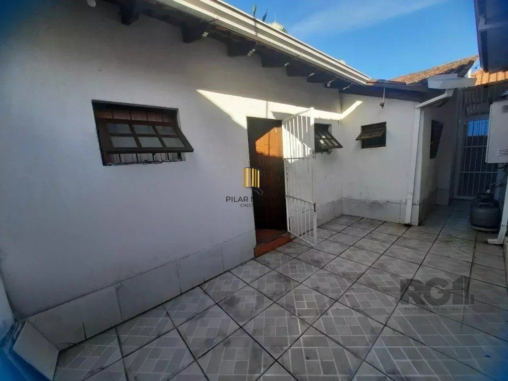 Casa de 3 dormitórios, no bairro Glória