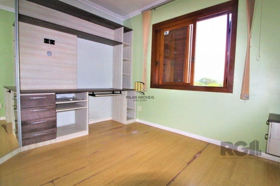 Casa em condomínio 111m² - 3 dormitórios sendo 1 suíte e 4 vagas no bairro Espirito Santo