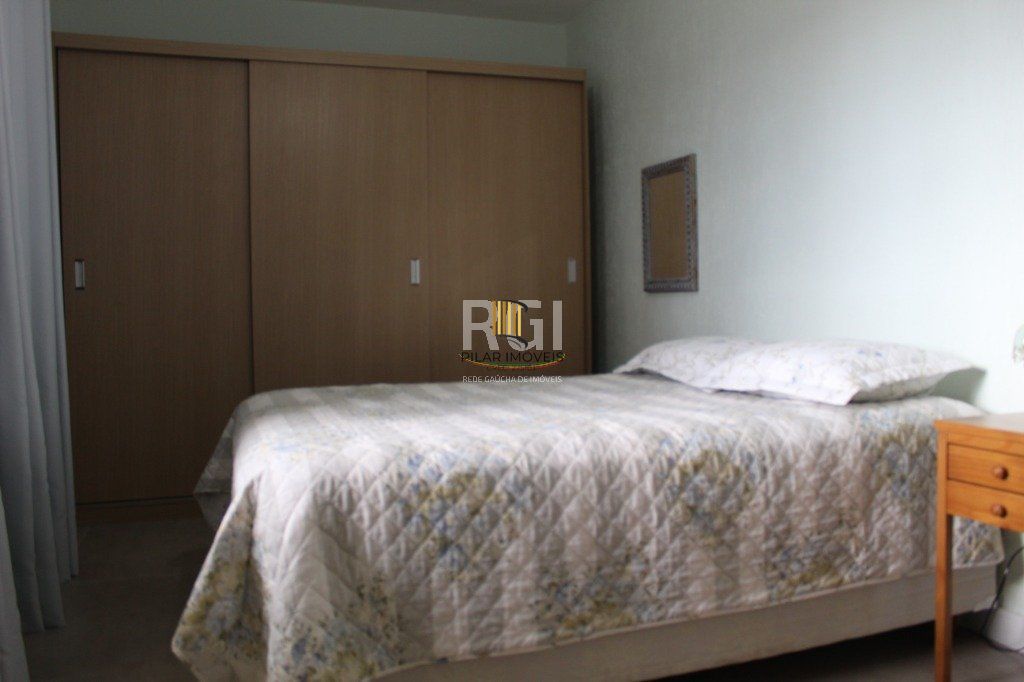 Casa para Venda - 300m², 5 dormitórios, sendo 3 suites, 5 vagas - Teresópolis
