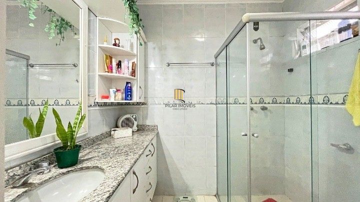 Casa com 4 Quartos e 3 banheiros de 223 m², perto da PUC à venda por R$ 697.000