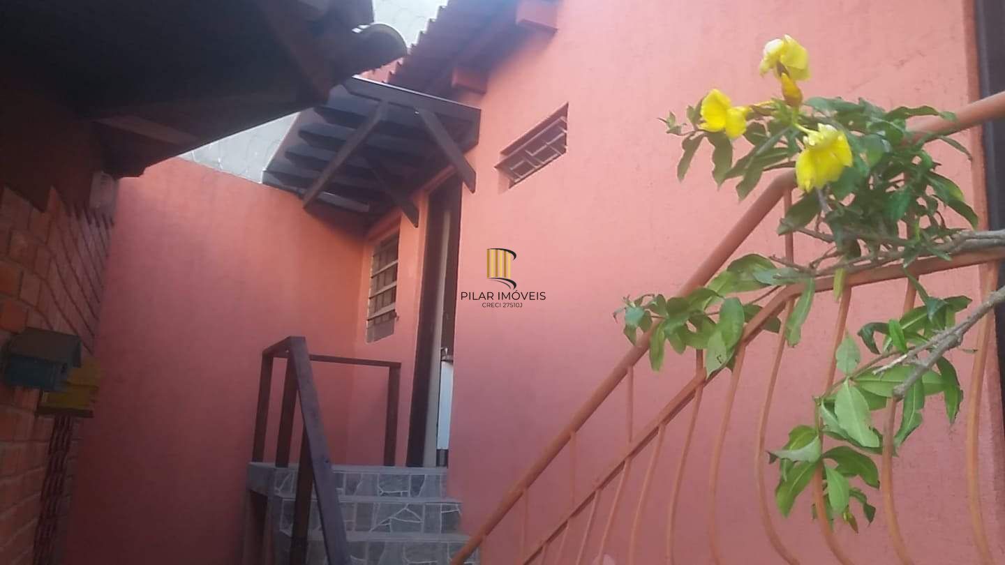 Casa à venda com piscina no bairro Glória, Zona Sul de Porto Alegre – 207m² construídos, pátio amplo e excelente potencial residencial