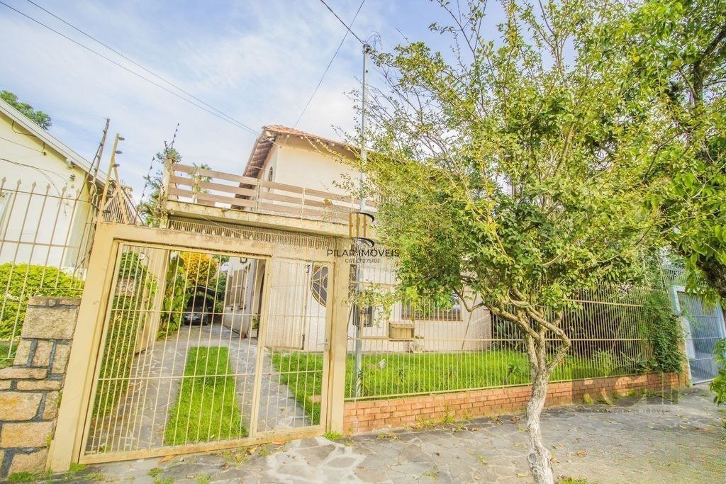 Casa de 4 dormitórios, bairro Santa Tereza